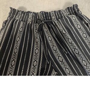 Mudd Womens Peached‎ Jogger Pants Black White Geometric Tribal Print Size M NEW